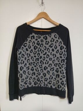 Xhilaration Large Grey Leopard Cheetah Print Raglan Pullover Top